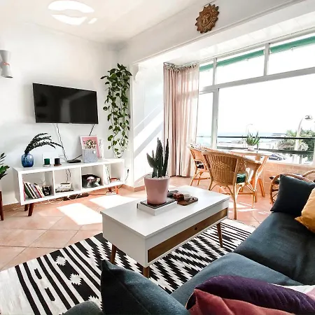 Excellent City Break Centre With Sea View
